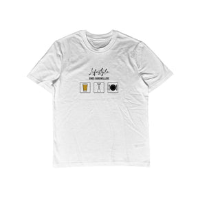 Weißes Herren T-Shirt mit Lifestyle eines Ourewellers Motiv als Produktfoto.